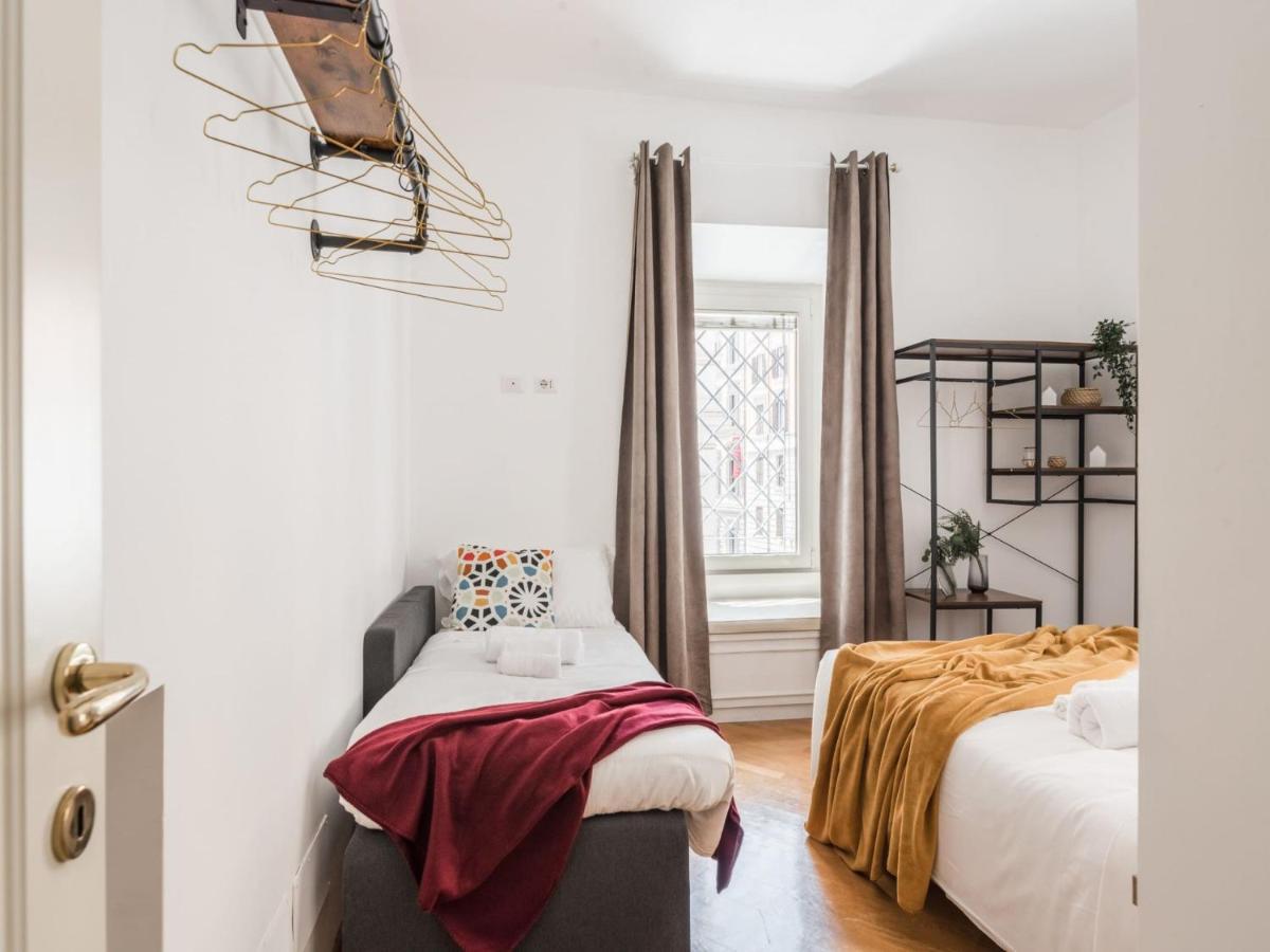 The Best Rent - Spacious Three-Bedroom Apartment Near The Colosseum Рим Экстерьер фото