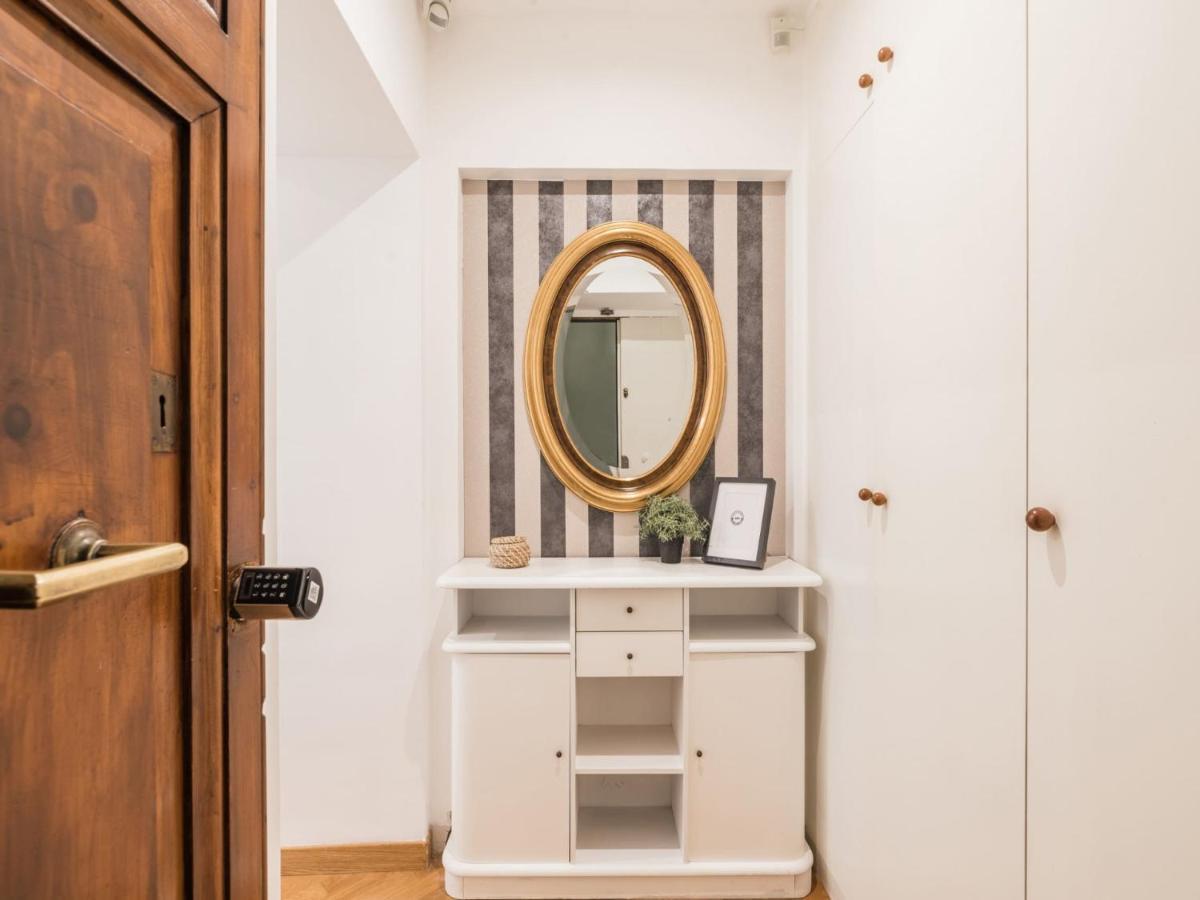 The Best Rent - Spacious Three-Bedroom Apartment Near The Colosseum Рим Экстерьер фото