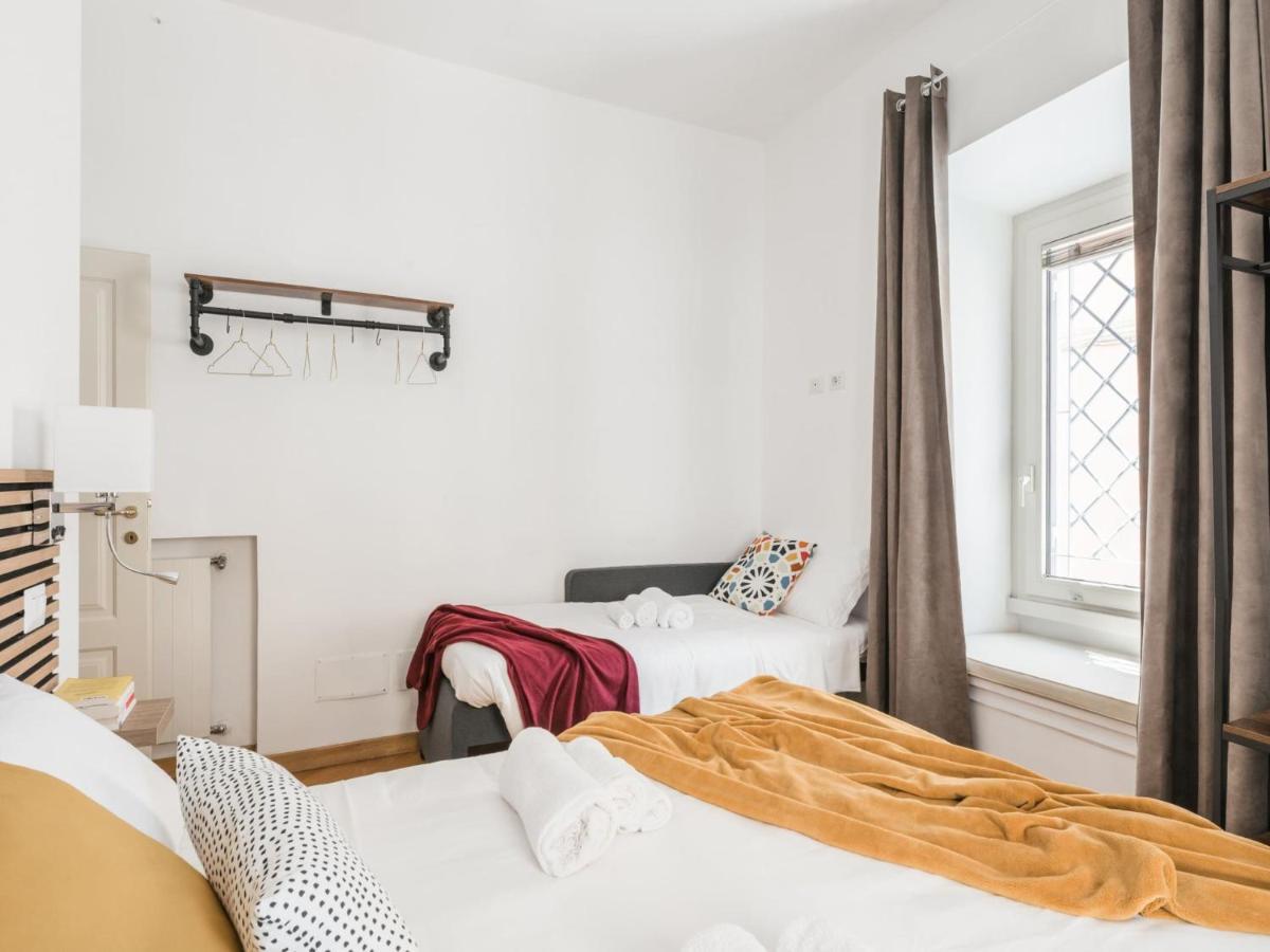 The Best Rent - Spacious Three-Bedroom Apartment Near The Colosseum Рим Экстерьер фото