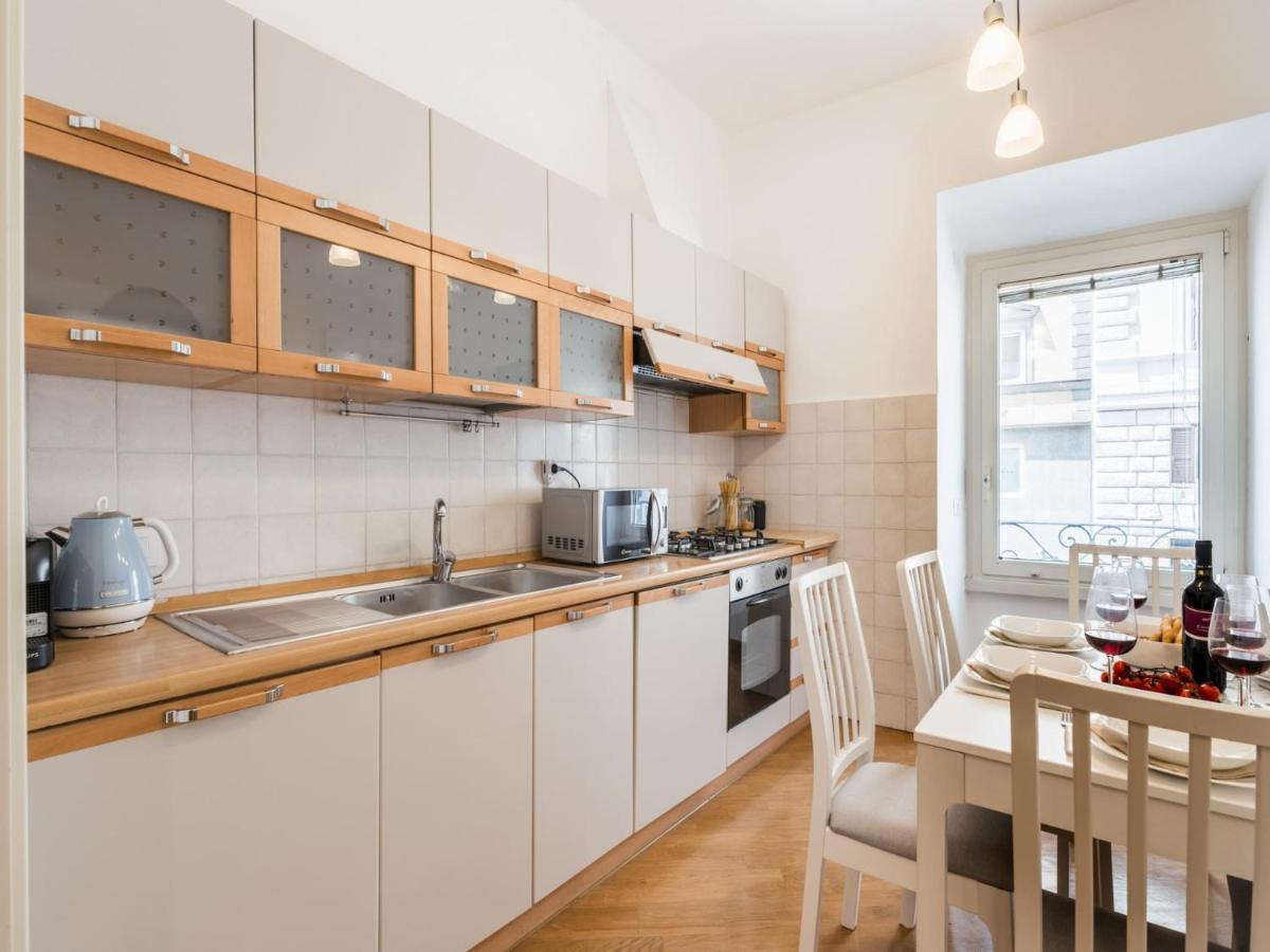 The Best Rent - Spacious Three-Bedroom Apartment Near The Colosseum Рим Экстерьер фото