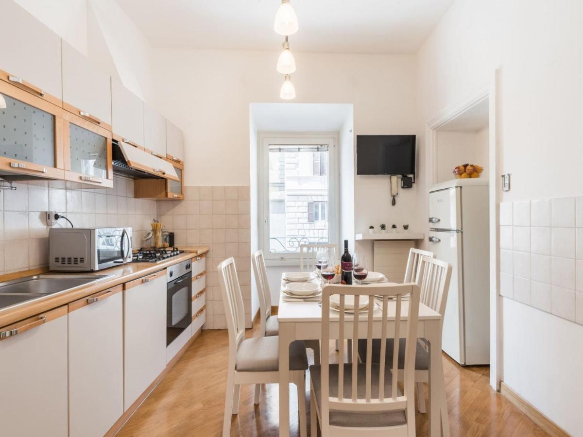 The Best Rent - Spacious Three-Bedroom Apartment Near The Colosseum Рим Экстерьер фото